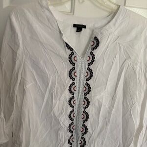 Ann Taylor White VNeck Tunic w/Decorative Design on Front & Fancy Cuff Size M